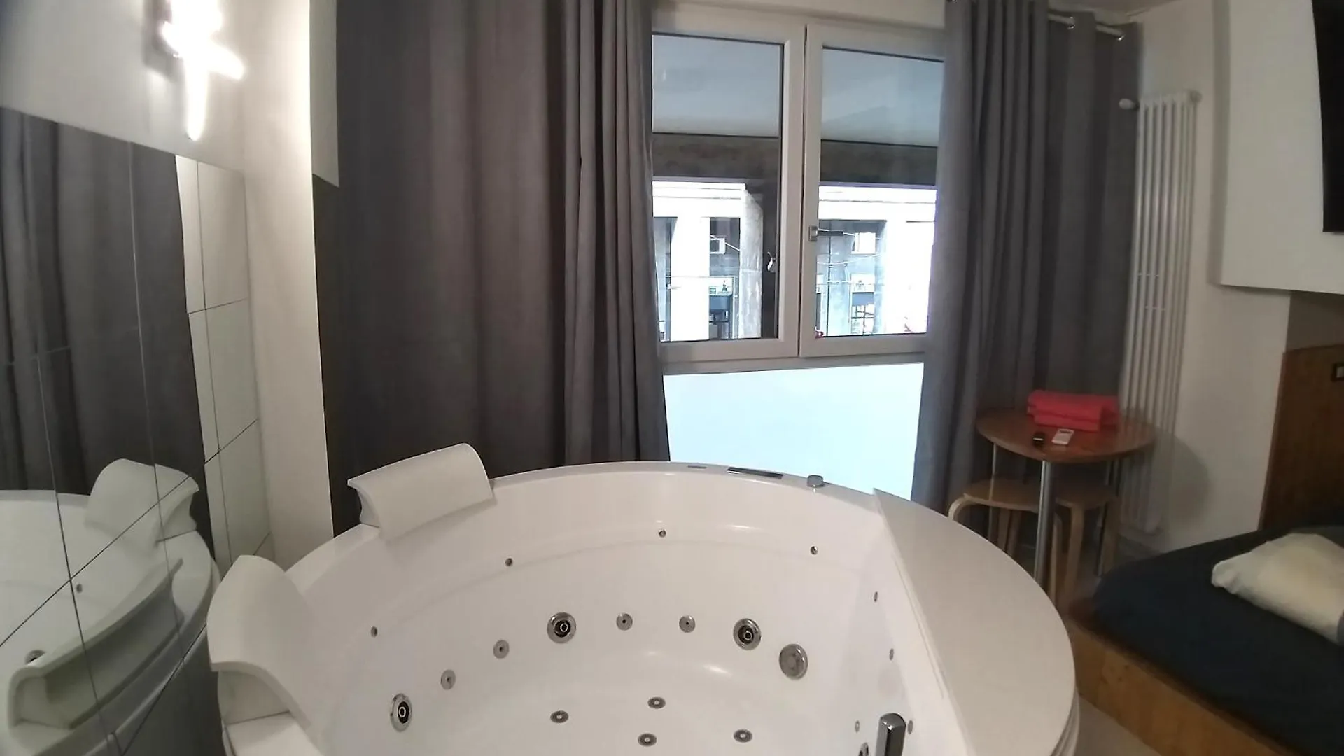 *** Nocleg ze śniadaniem 4Roomz Bolonia Włochy