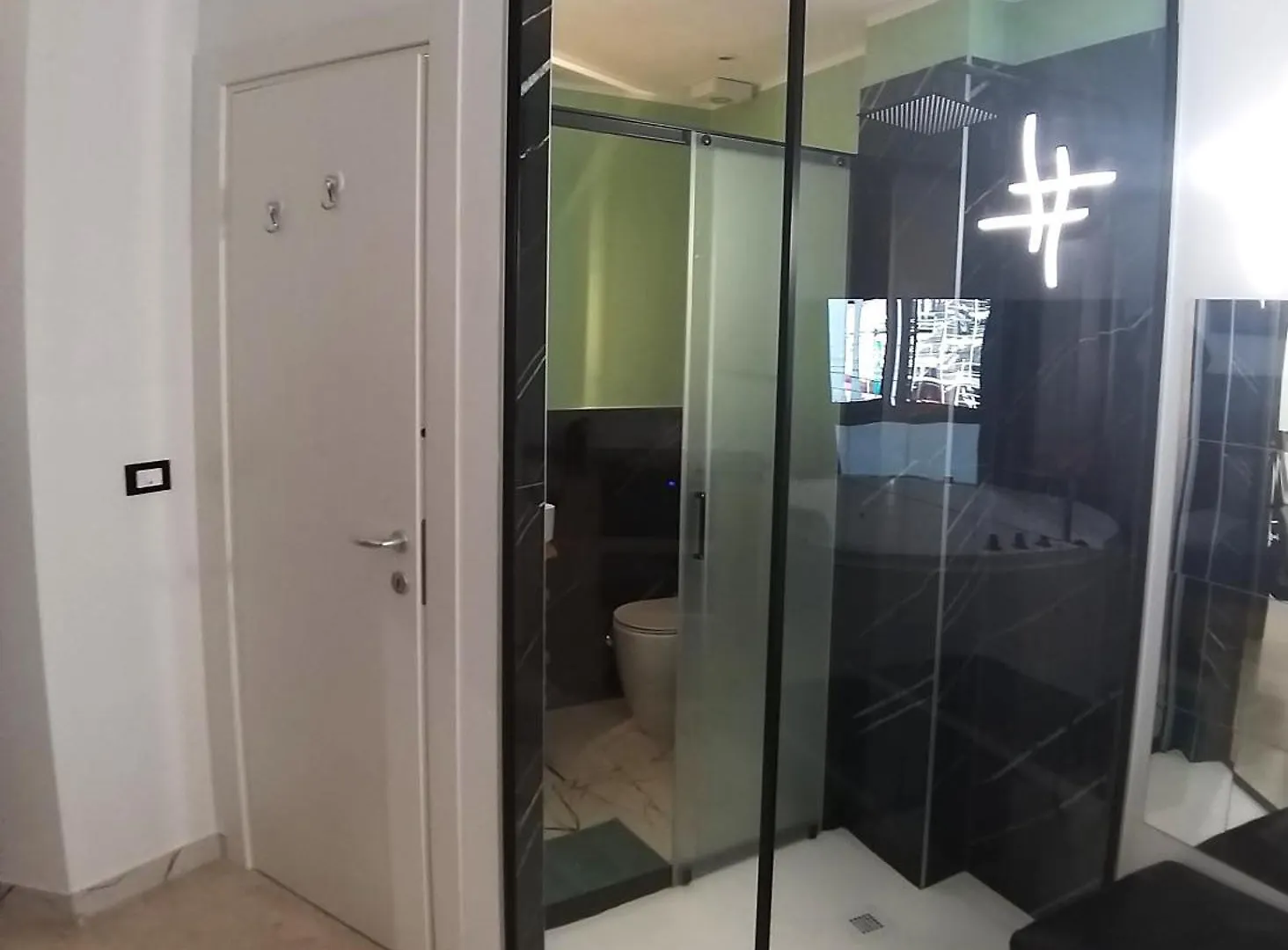 4Roomz Bologna 3*,