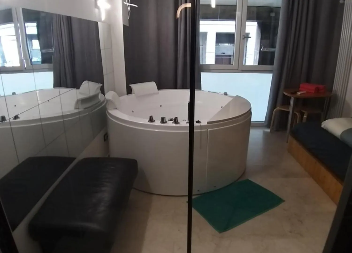 4Roomz Bologna 3*,  Italy